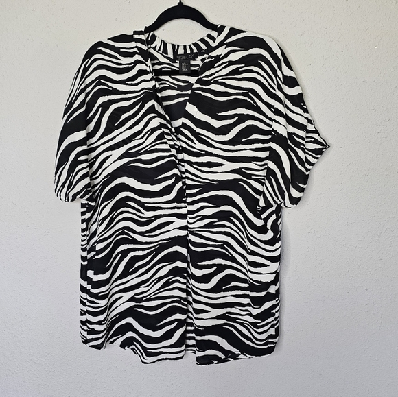 Rachel Zoe Zebra Black White‎ Flowy Short Sleeve Shirt Size XL - Picture 1 of 12